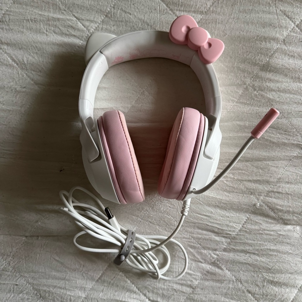 Razor Kraken Kitty V2 Wired USB A Gaming Headset with Hello Kitty Ears & Chroma